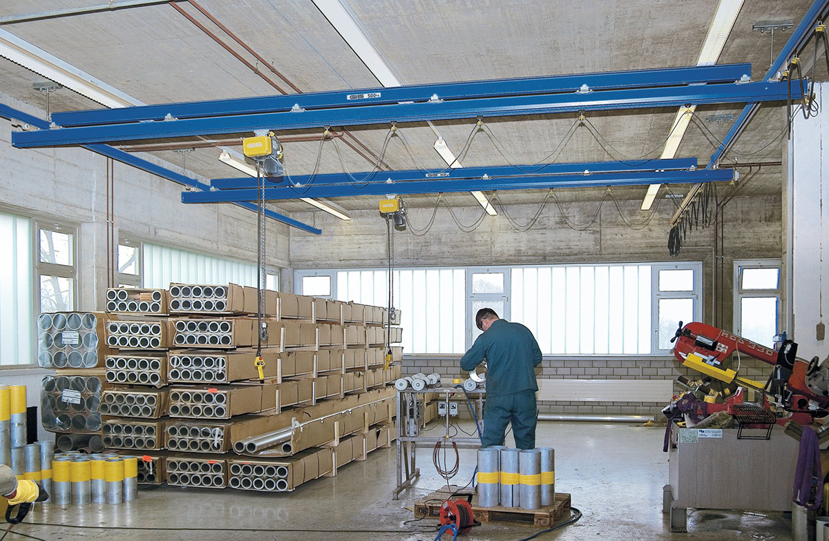 Elevating Efficiency Electric Hoists Improve Productivity in Warehouses and Factories-3